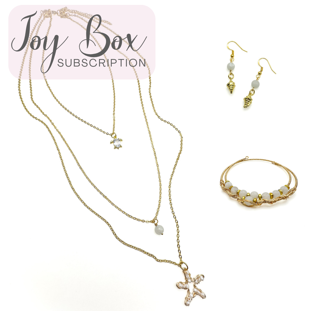 Gold and white jade jewelry set including conch shell drop earrings, memory wire beaded bracelet, and multi-strand beachy pendant necklace