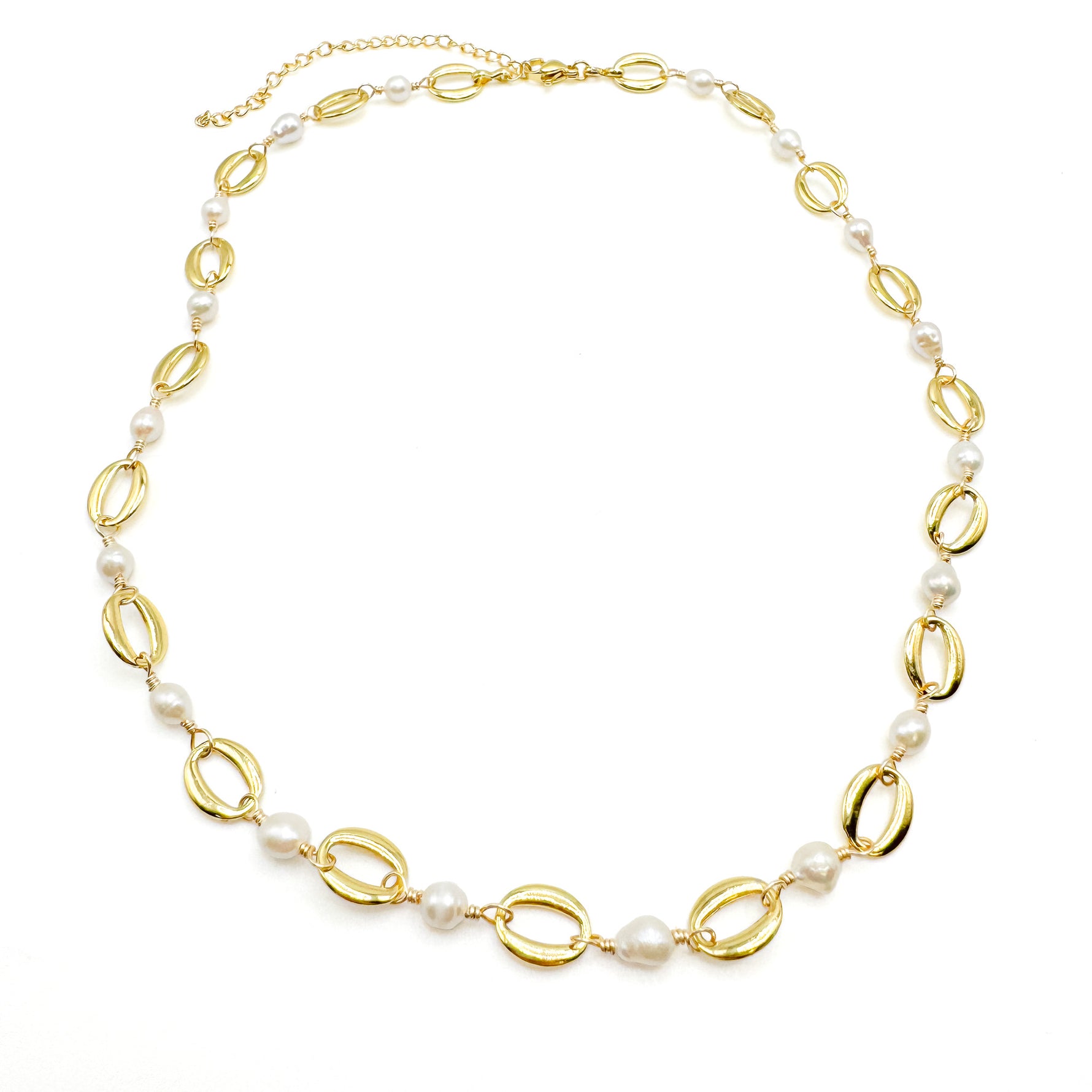 Gold pearl short necklace