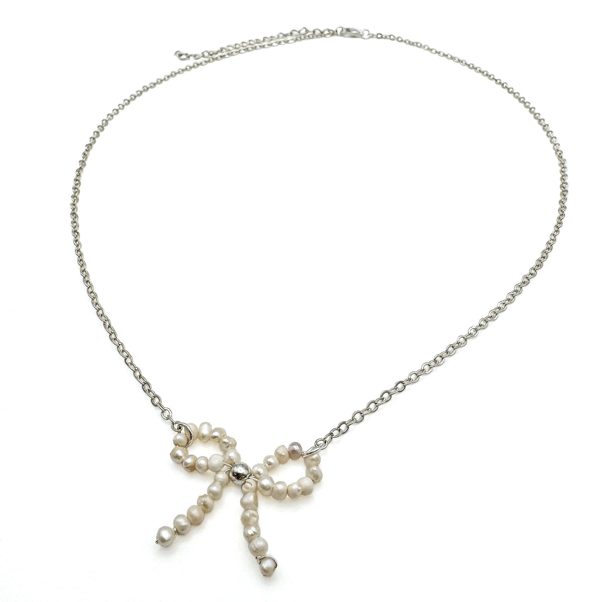 Delicate short silver necklace with beaded pearl ribbon pendant