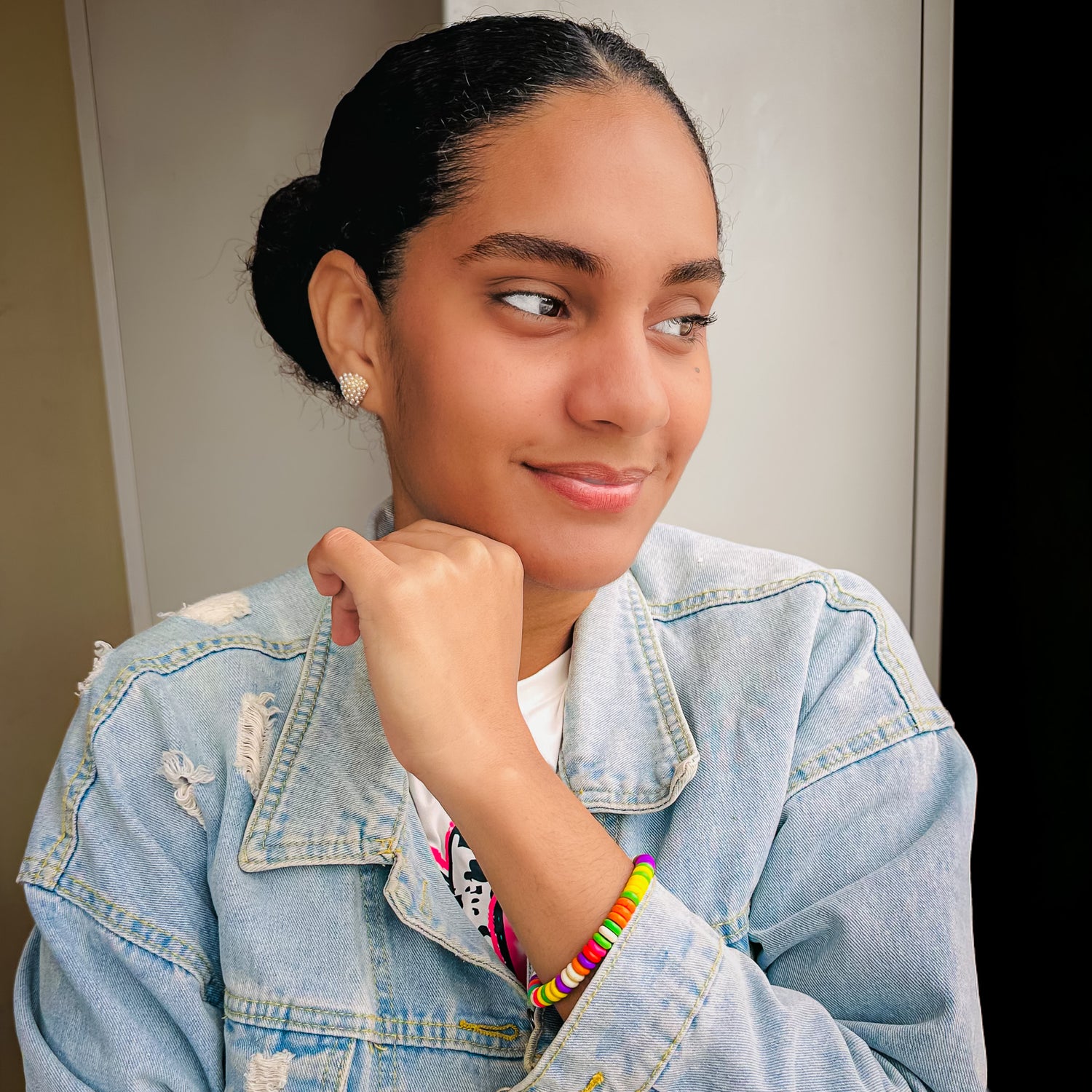 Woman modeling rainbow howlite stretch bracelet