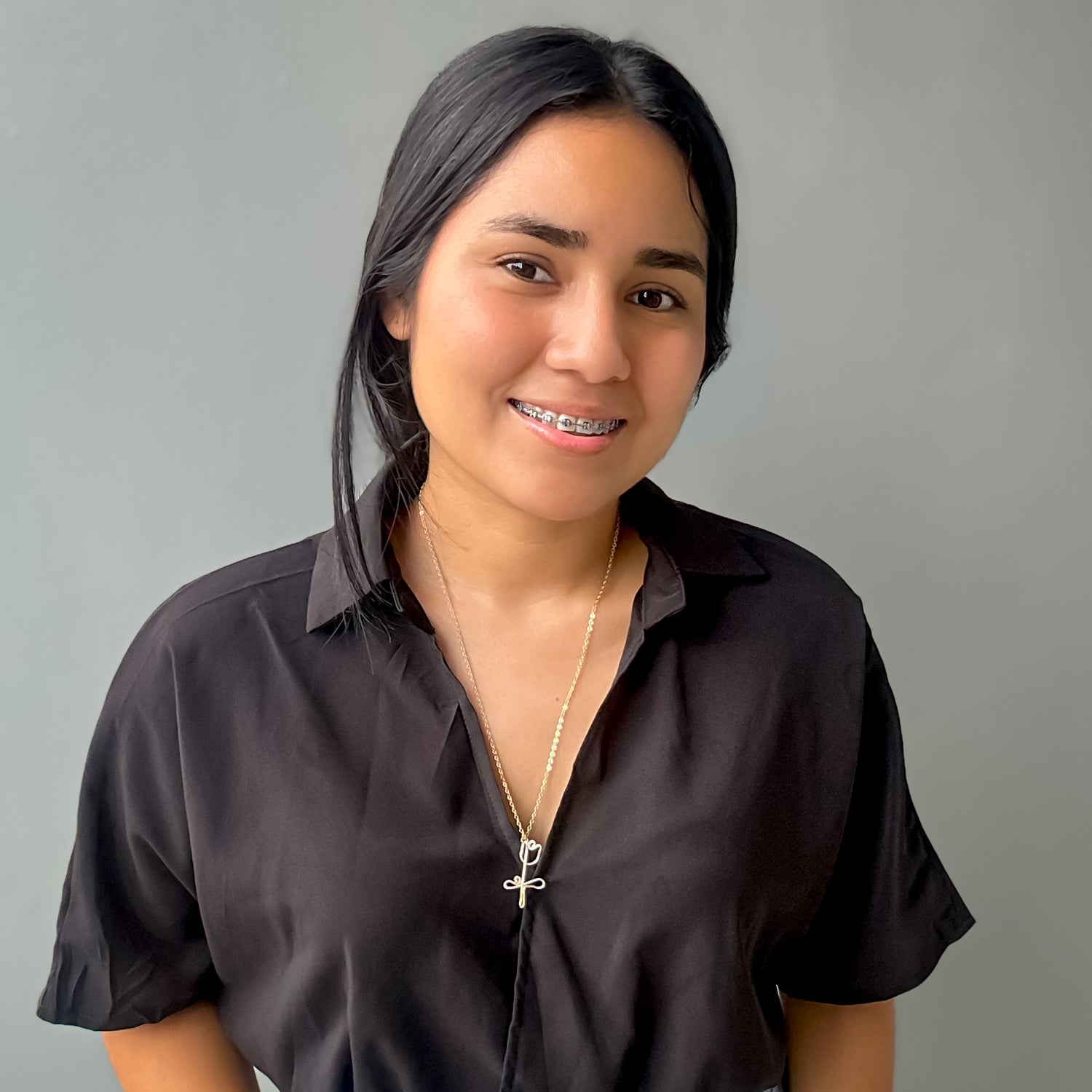 Tulip gold wire pendant necklace