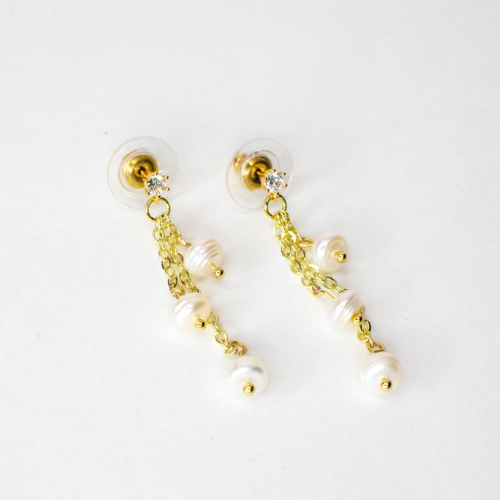 Freshwater pearl gold earrings